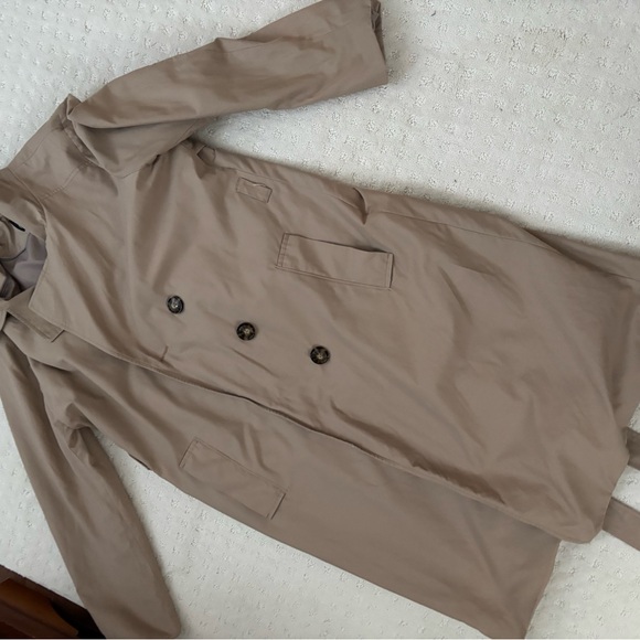 Classic Beige Trench Coat with Belt - Picture 7 of 11